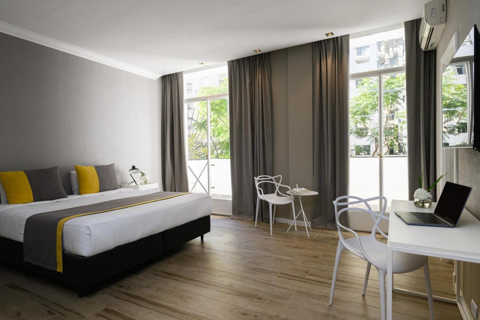Quarto Deluxe com Cama de Casal ou 2 de Solteiro